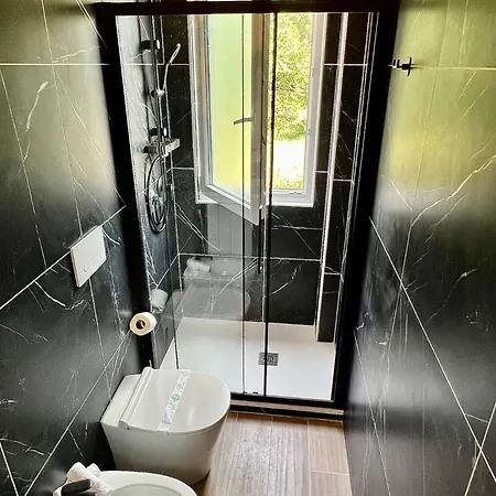 Moderno Ed Elegante Loft Con Balcone Mediolan