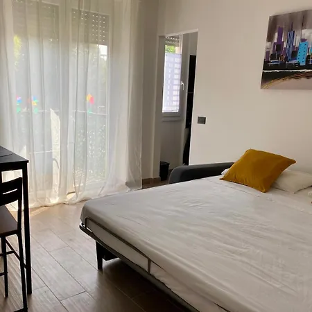 Moderno Ed Elegante Loft Con Balcone Apartament Mediolan