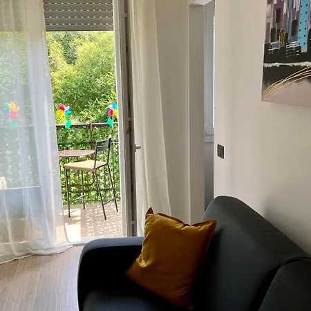 Moderno Ed Elegante Loft Con Balcone Milaan