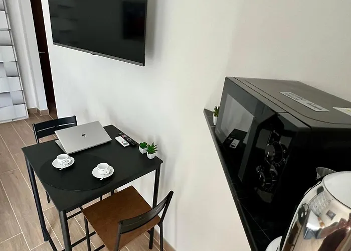 Moderno Ed Elegante Loft Con Balcone ميلان
