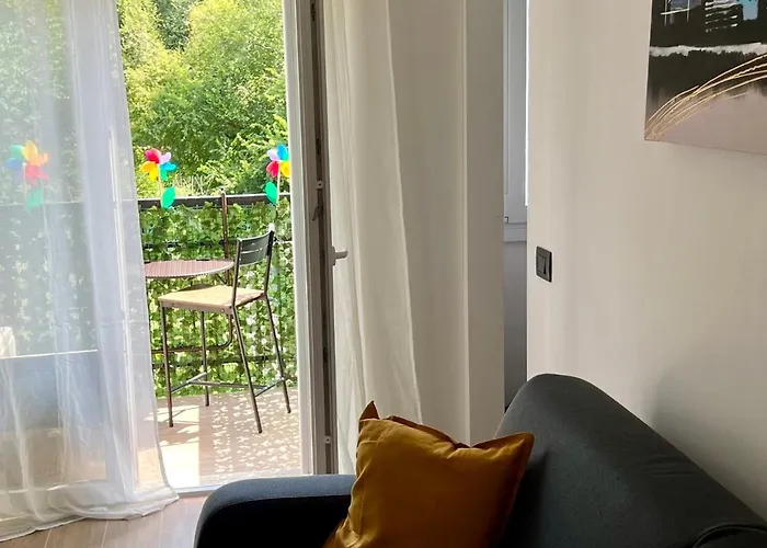 Moderno Ed Elegante Loft Con Balcone ميلان