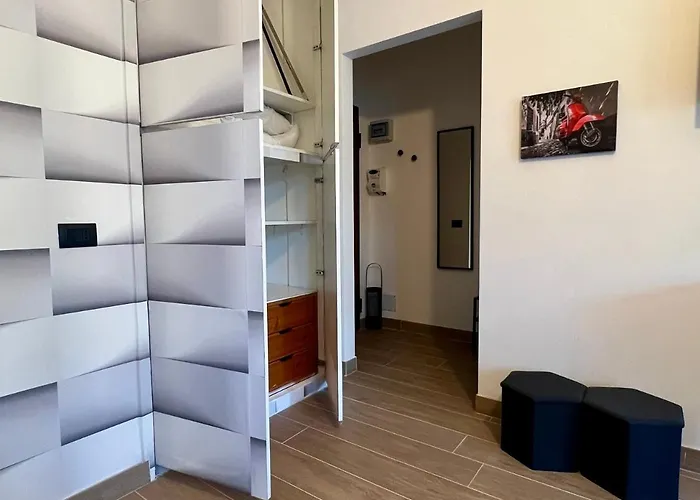 Moderno Ed Elegante Loft Con Balcone شقة