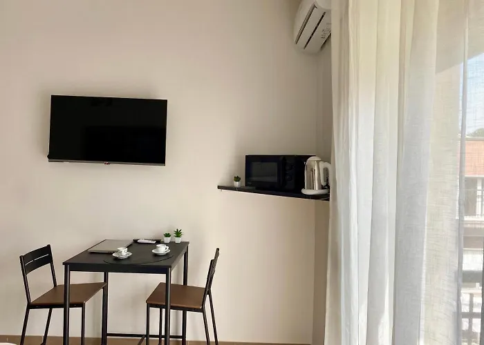 Moderno Ed Elegante Loft Con Balcone