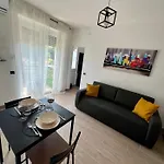 Διαμέρισμα Moderno Ed Elegante Loft Con Balcone *