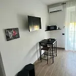 Διαμέρισμα Moderno Ed Elegante Loft Con Balcone *